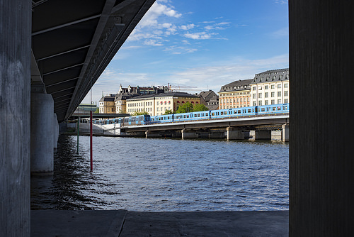 Anna räddades från tunnelbanespåret