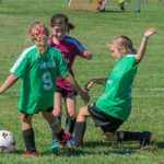 Hon lockar tjejer till fotbollen – kan prisas för sitt arbete